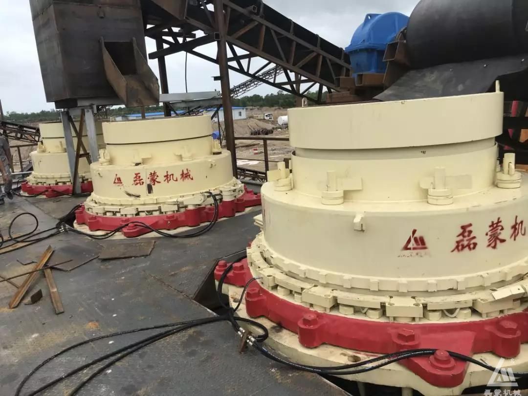 磊蒙機(jī)械柬埔寨成套精品骨料生產(chǎn)線已調(diào)試成功開始投產(chǎn)